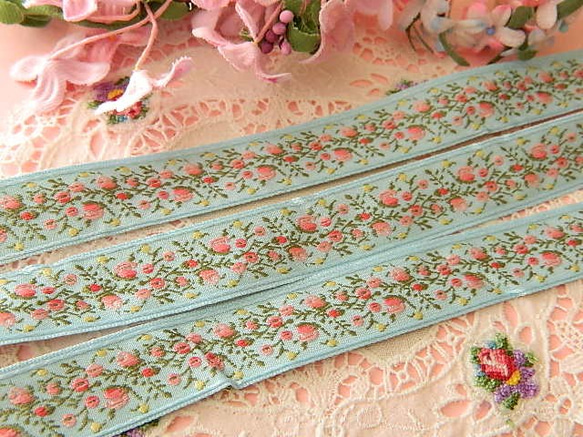 *水色地にピンクの薔薇の刺繍リボン　トリム　ジャカード織　フランスヴィンテージ　50cm　 1枚目の画像
