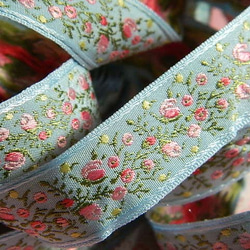 *水色地にピンクの薔薇の刺繍リボン　トリム　ジャカード織　フランスヴィンテージ　50cm　 4枚目の画像