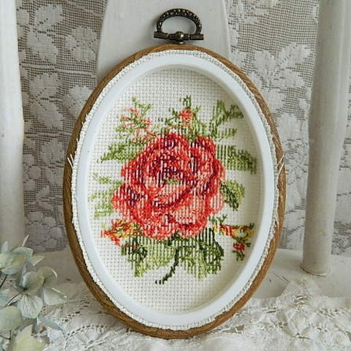 ヴィンテージの薔薇のハンドメイド刺繍の壁掛け クロスステッチ刺繡
