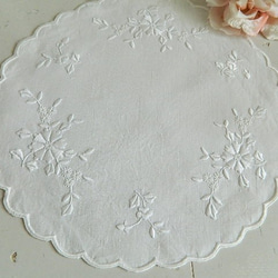 ＊お花の白糸手刺繍ヴィンテージリネンドイリー 6枚目の画像