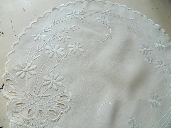 ＊デイジーの白糸手刺繡ヴィンテージリネンドイリー 5枚目の画像