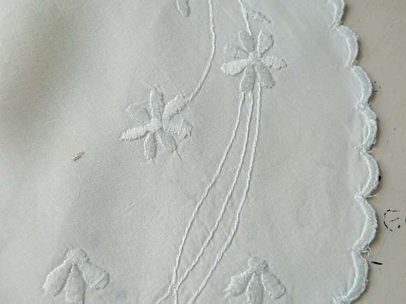 ＊デイジーの白糸手刺繡ヴィンテージリネンドイリー 8枚目の画像