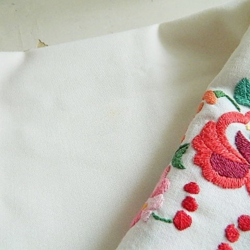 お花のカロチャ刺繍ハンガリーヴィンテージテーブルクロス