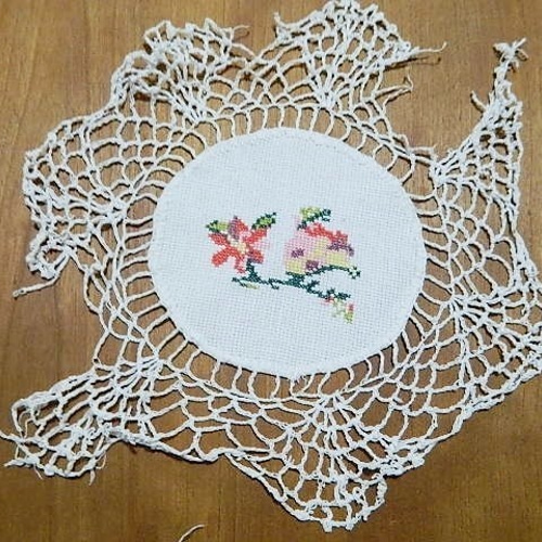 アンティーク シアーなピーニャクロス 小花の手刺繍 フラワーリムプチ