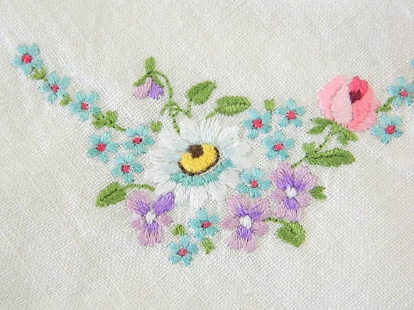 ＊デイジースミレ勿忘草薔薇の手刺繍ヴィンテージクロス　リネン生地 5枚目の画像