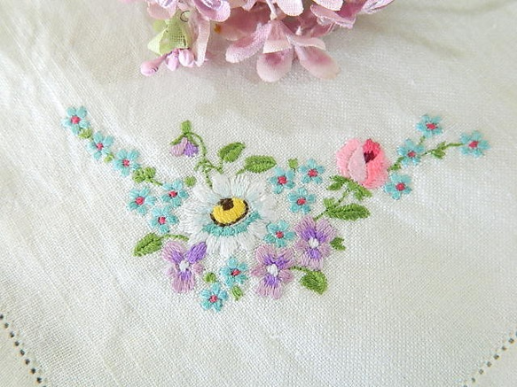 ＊デイジースミレ勿忘草薔薇の手刺繍ヴィンテージクロス　リネン生地 2枚目の画像