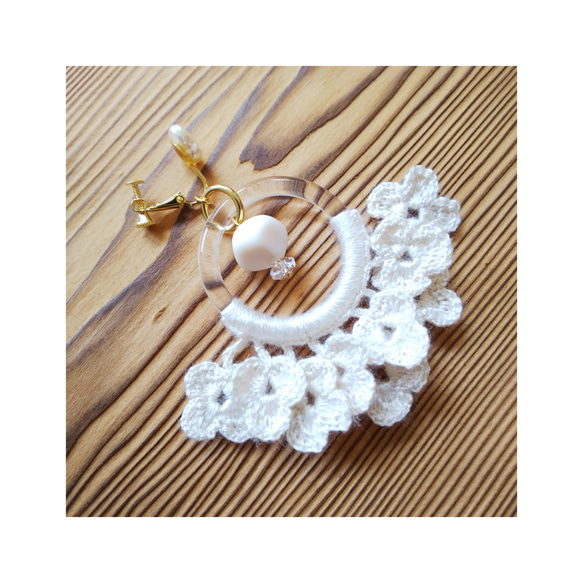 白いお花のフリンジ耳飾り (Ｌ) 2枚目の画像