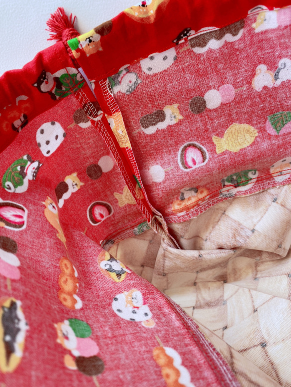 柴犬と和菓子のカゴプリント巾着袋　(ピンク、赤) 9枚目の画像