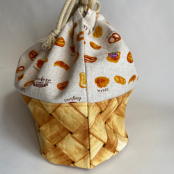 綿麻キャンバスのパン柄とカゴプリント巾着袋　(ベージュ) 2枚目の画像