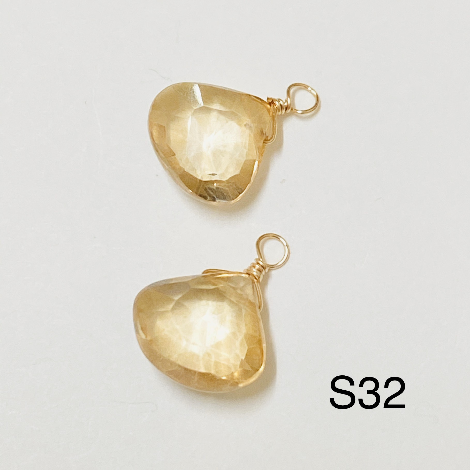 ミィステックシャンパンクオーツのチャーム　S32