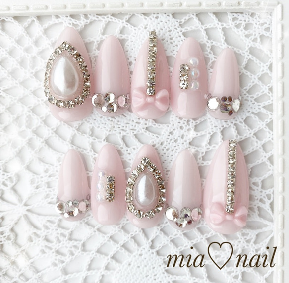 Dream ピンク ネイルチップ ストーン付き ライトピンクとハートストーンの大人可愛いキラキラネイル ネイル