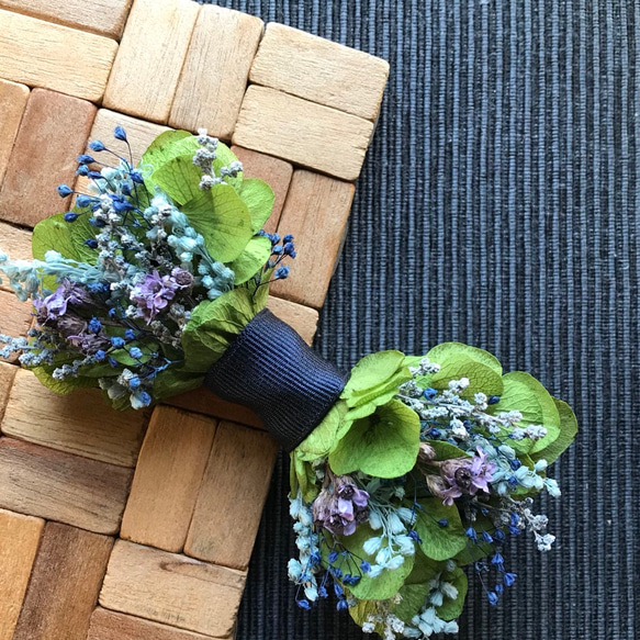 flower bowtie - basil and navy - 2枚目の画像