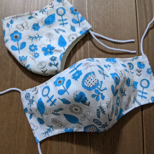 水色 シシベラタイプ 刺繍マスク、ハンドメイド 鼻に縫い目なし】サマーフラワー柄フィルターポケット付き立体マスク