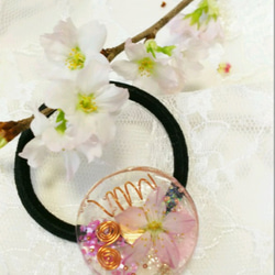 桜の【幸運・浄化】オルゴナイトのお守りヘアゴム 2枚目の画像
