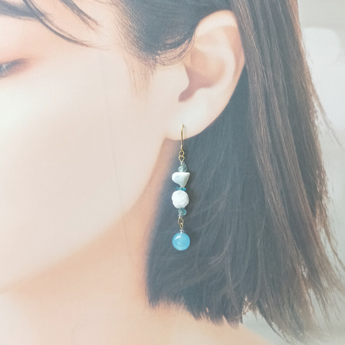 ヘミモルファイト・カルセドニー・アパタイトの天然石ピアス
