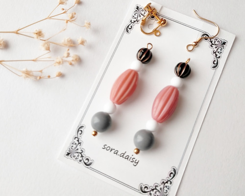くすみピンクの大ぶりナツメピアス（イヤリング） *アクリルビーズ