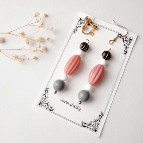 【395】アクリルビーズのイヤリング／ピアス 395】アクリルビーズのイヤリング／ピアス