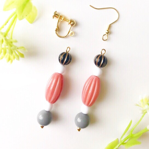 【395】アクリルビーズのイヤリング／ピアス 395】アクリルビーズのイヤリング／ピアス