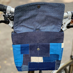 手工制多用途拼布藍染包，可作單車前包，腰包，側背包 第5張的照片