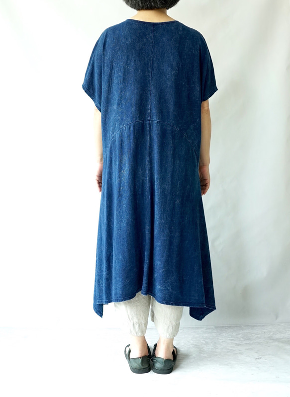 靛藍洗水亞麻針織連身裙 第4張的照片