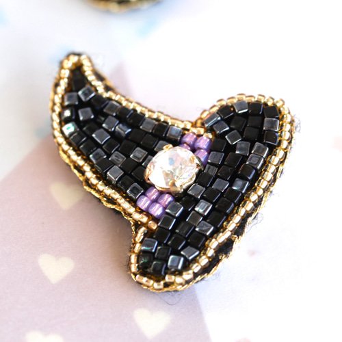魔女帽子のビーズ刺繍ブローチ ブローチ みーど 通販 12624096