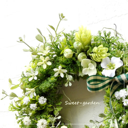 グリーンアップルと白い小花のカントリーリース（fw152）＊玄関ドアなど外にも飾れるアーティフィシャルリース 3枚目の画像