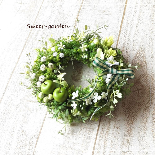 白い小花とグリーンのリース グリーンアップルと白い小花のカントリーリース（fw152）＊玄関ドア