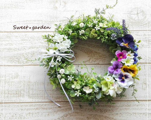 特大サイズで存在感抜群♡パンジーとホワイトローズのリース　スプリングリース 特大サイズで存在感抜群♡パンジーとホワイトローズのリース