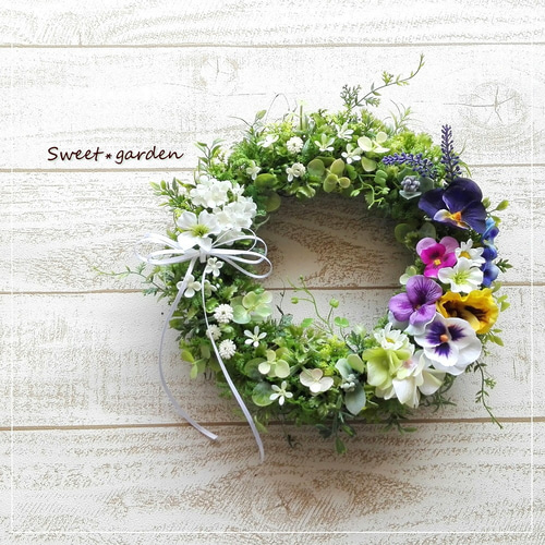 お花♡リース35㎝ パンジー・ビオラと白い小花のナチュラルリース（fw142）＊玄関ドア