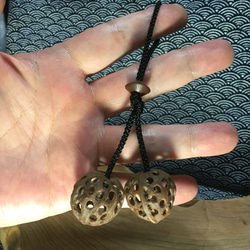 清 胡桃彫 細工彫り『達磨像』根付 種彫り緒締玉 提げ物 装飾品 長さ4.8ｃｍ 0_13477d6711c6570c3c29b1e99b39