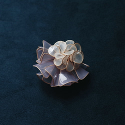 (絕版) 荷葉系列 - 大公主花領 / 白紫 (不對稱耳環) 第2張的照片