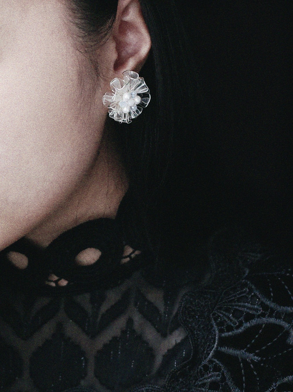 (絕版) 星象花草 - 透明珠光 · 樹脂耳環 / 耳夾 第4張的照片