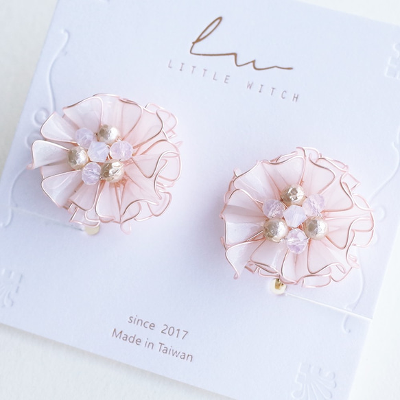 （絶版）Astrology Flowers-Pink White Resin Earrings / Ear Clips 1枚目の画像