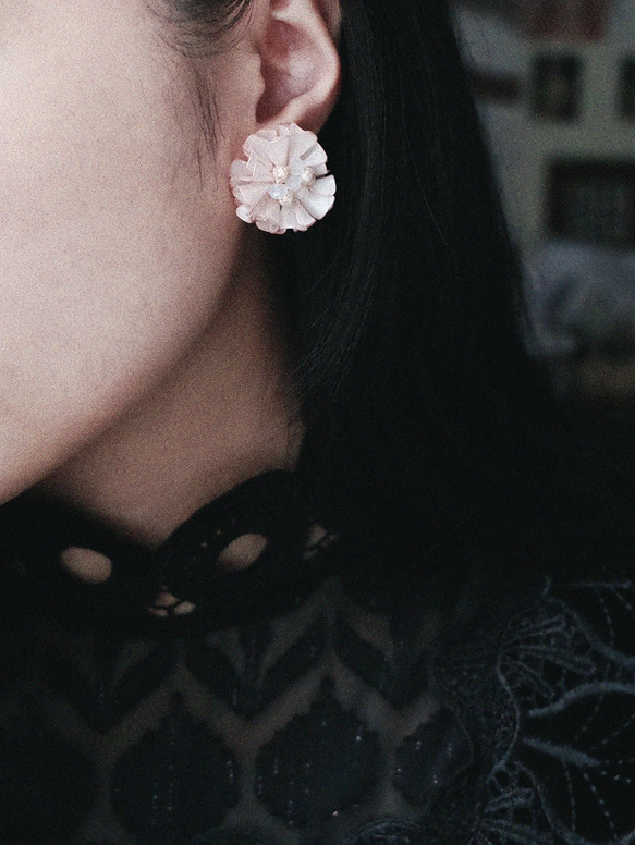 （絶版）Astrology Flowers-Pink White Resin Earrings / Ear Clips 2枚目の画像