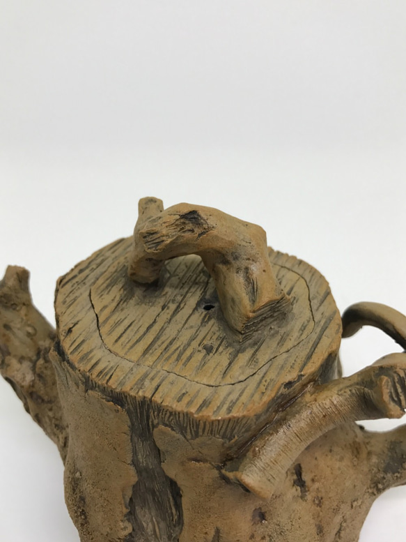 獨一無二的手作陶壺--樹段茶壺---真的可泡茶，可收藏或贈與朋友作紀念! 第4張的照片
