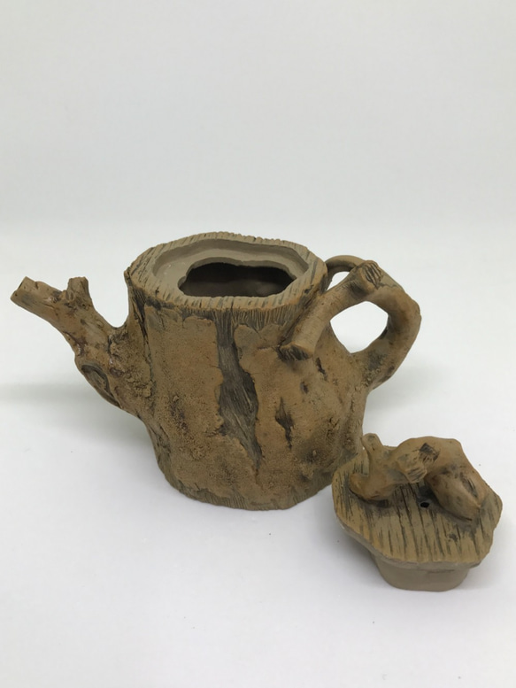 獨一無二的手作陶壺--樹段茶壺---真的可泡茶，可收藏或贈與朋友作紀念! 第5張的照片