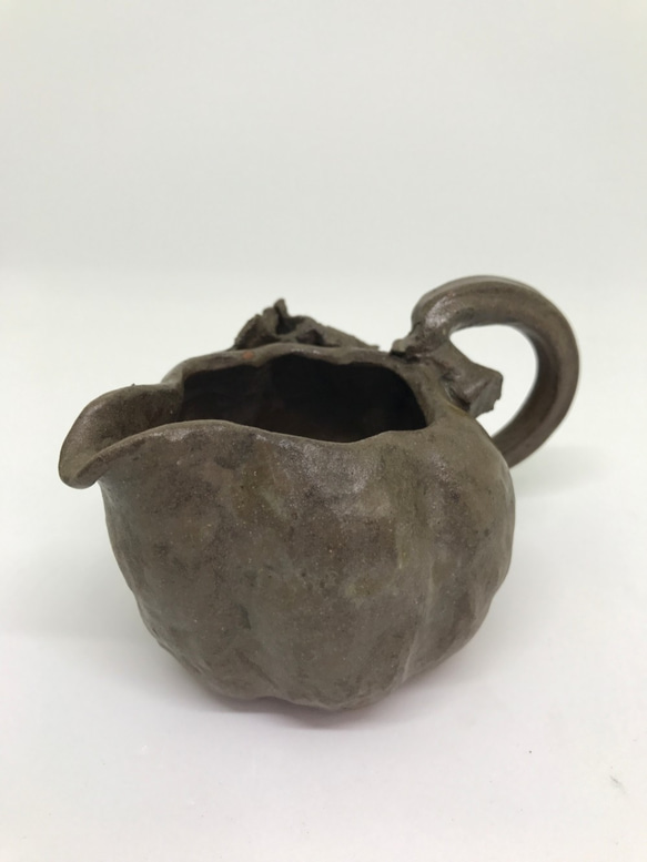 手作陶藝品--茶海---主要可當泡茶時，倒入茶湯專用的杯子! 第3張的照片