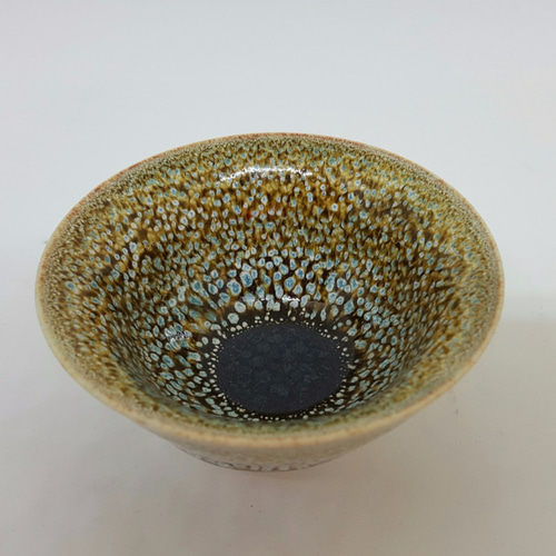 這杯咖啡裡藏了一團星雲！天目咖啡杯，改良茶器向日本國寶級收藏