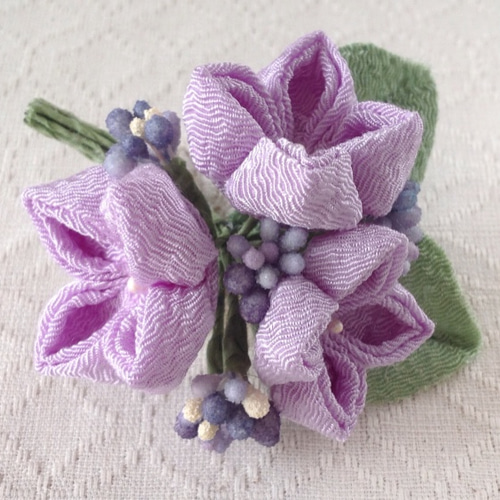 つまみ細工 紫陽花色の花飾り （梅雨（6月）ちりめん細工 つまみ