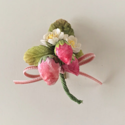 染め花イチゴのポニーフック 2枚目の画像