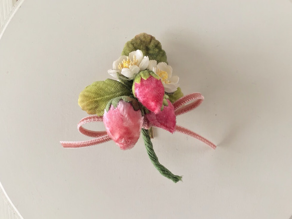 染め花イチゴのポニーフック 2枚目の画像