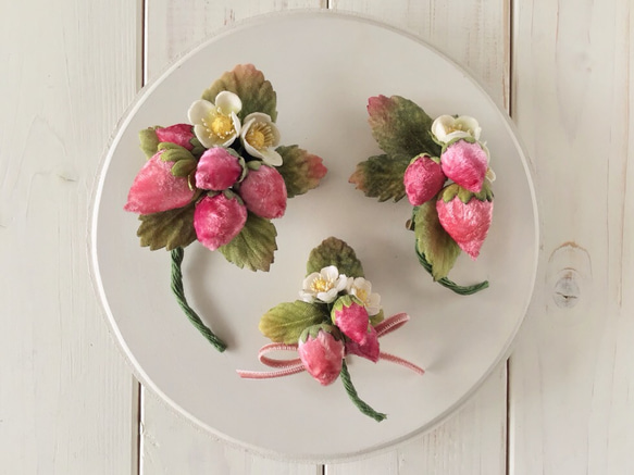染め花イチゴのポニーフック 4枚目の画像