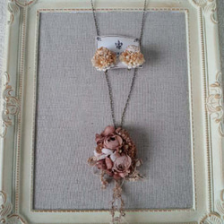 染め花の小花のイヤリング（L・ピンク） 3枚目の画像