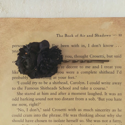 染め花のガーランド付きヘアピン(ブラック) 2枚目の画像