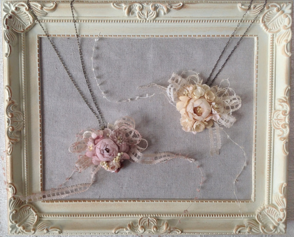 染め花とレースリボンのネックレス（ハート型・クリーム） 3枚目の画像