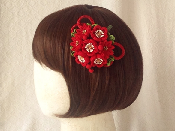 〈つまみ細工〉藤下がり付き梅と小菊と江戸打ち紐の髪飾り(赤) 4枚目の画像