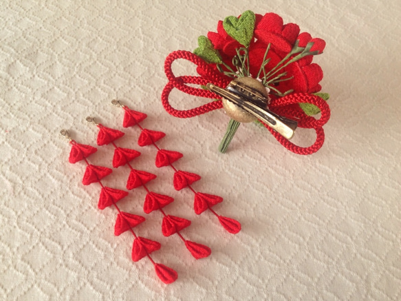 〈つまみ細工〉藤下がり付き梅と小菊と江戸打ち紐の髪飾り(赤) 5枚目の画像