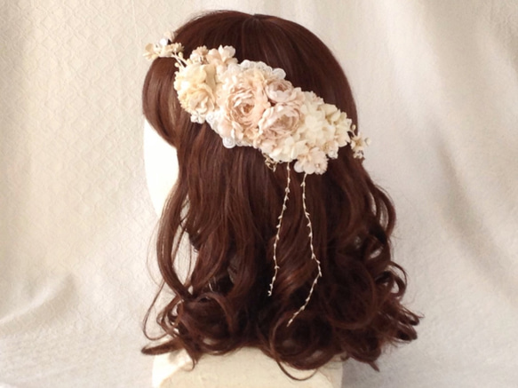 ＜受注制作＞染め花のガーランドと髪飾りのセット(ベージュホワイト) 1枚目の画像