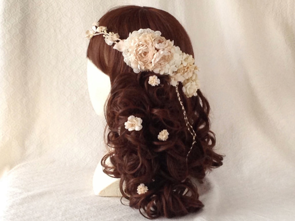 ＜受注制作＞染め花のガーランドと髪飾りのセット(ベージュホワイト) 2枚目の画像