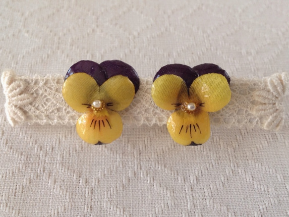 染め花を樹脂加工したビオライヤリング( S・紫&黄色) 1枚目の画像